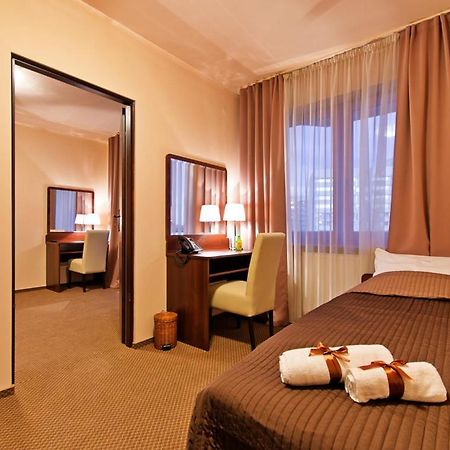 Wiatraczna Hotel Warsaw Luaran gambar
