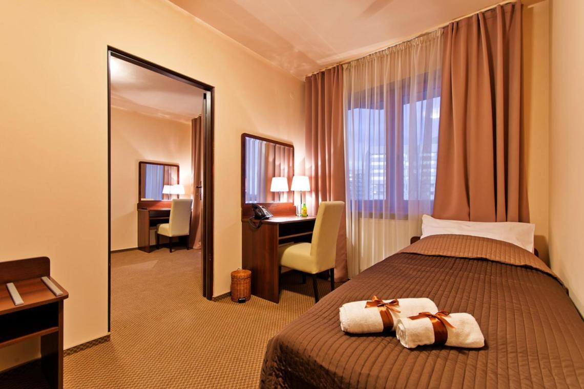 Wiatraczna Hotel Warsaw Luaran gambar