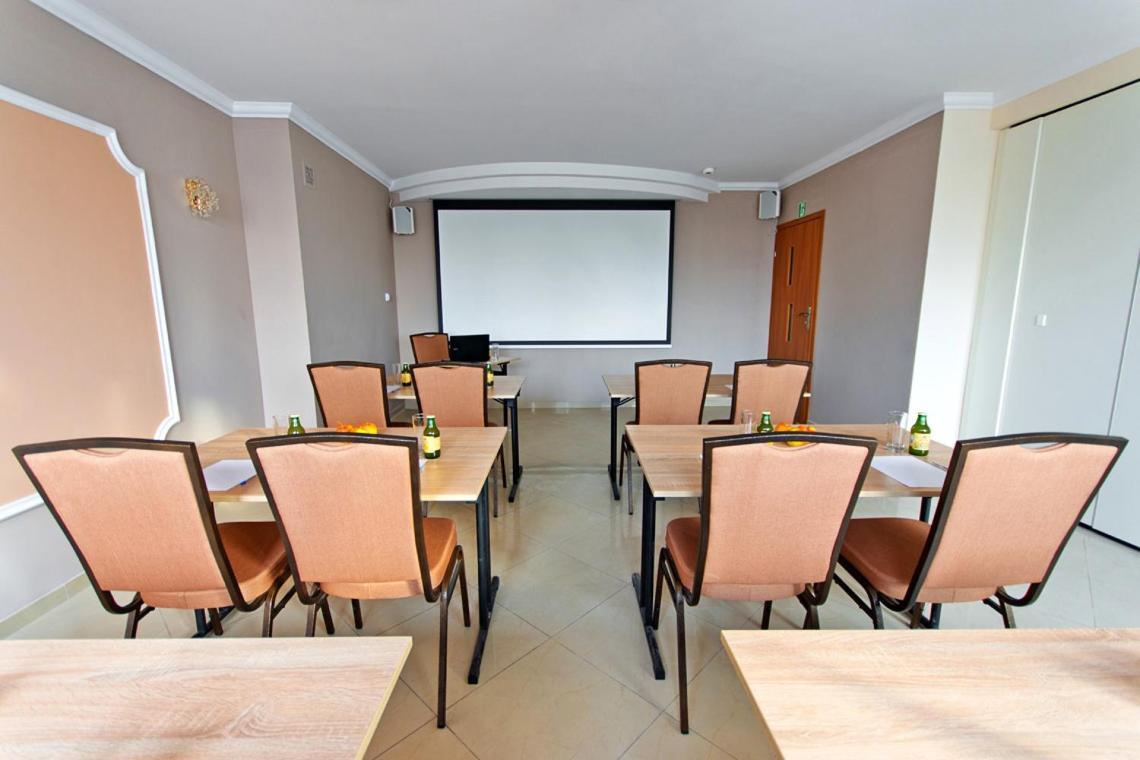 Wiatraczna Hotel Warsaw Luaran gambar